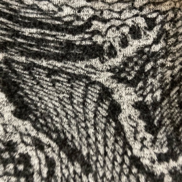 WHBM gray & black mixed animal print funnel neck tunic length sweater sz medium - Picture 9 of 11